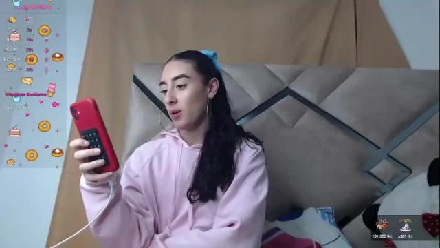 Image 2 of chloe_vahos Stream on Chaturbate on 7 days ago