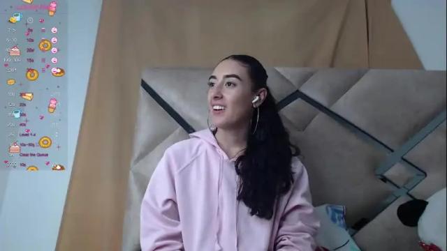 Image 7 of chloe_vahos Stream on Chaturbate on 7 days ago