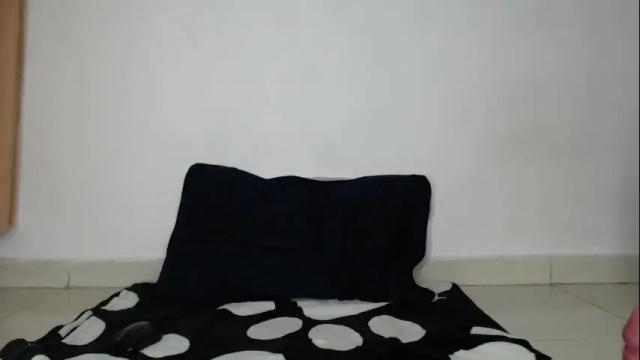 Image 8 of chloe_vahos Stream on Chaturbate on 1 month ago