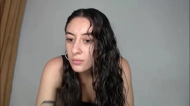 Image 3 of chloe_vahos Stream on Chaturbate on 1 month ago