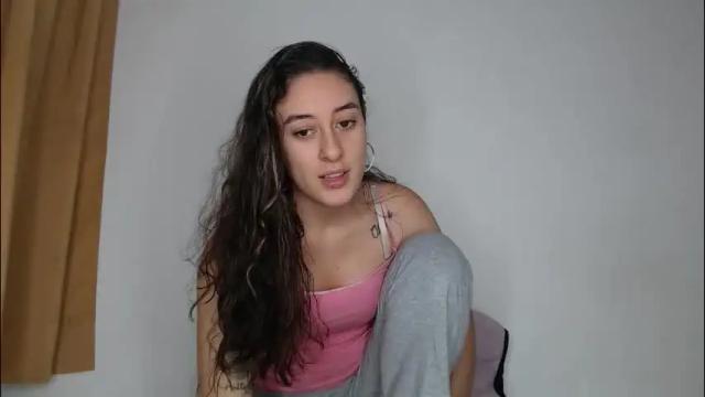 Image 4 of chloe_vahos Stream on Chaturbate on 1 month ago