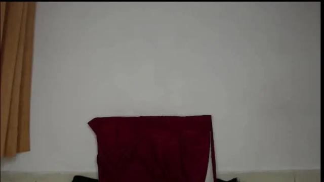 Image 6 of chloe_vahos Stream on Chaturbate on 21 days ago