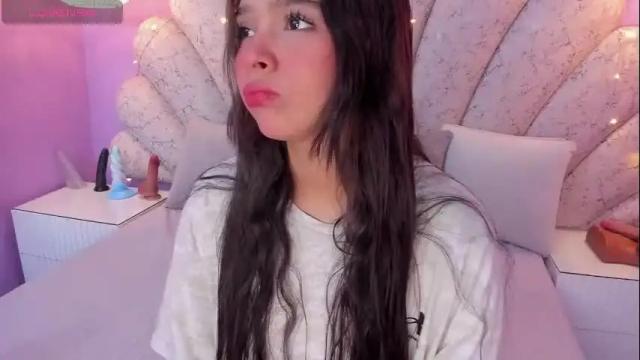 Image 6 of chloe_watson_ Stream on Chaturbate on 14 days ago