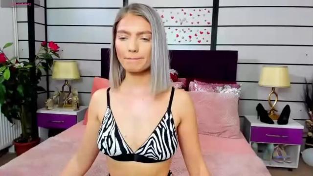 Image 4 of chloecheryy Stream on Chaturbate on 14 months ago
