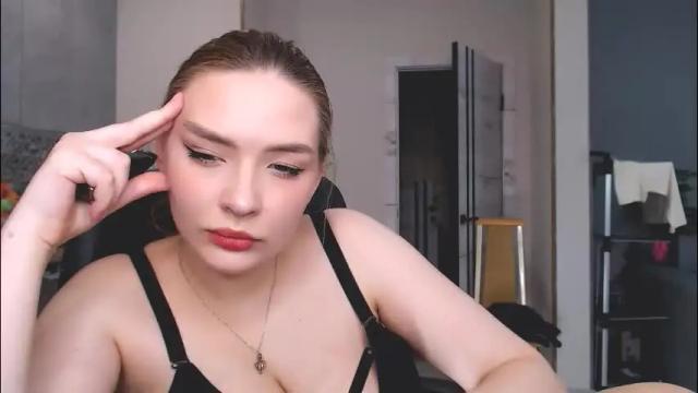Image 8 of chloecristal Stream on Chaturbate on 1 month ago