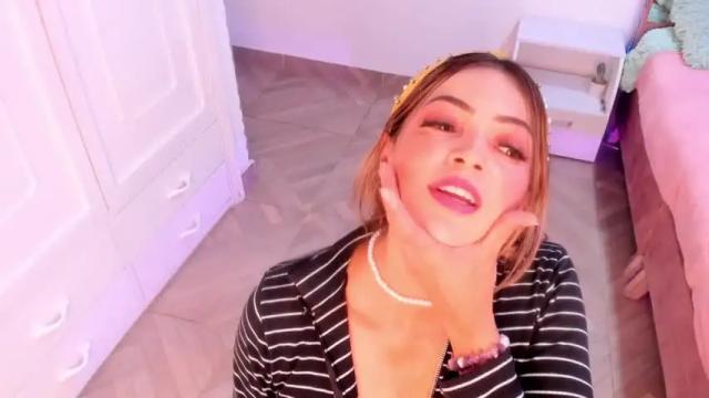 Image 7 of chloee_anderson Stream on Chaturbate on 22 months ago