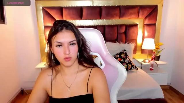 Image 2 of chloee_fox Stream on Chaturbate on 17 months ago