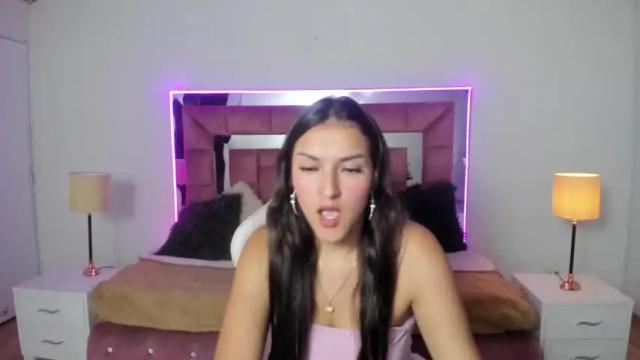 Image 8 of chloee_fox Stream on Chaturbate on 17 months ago