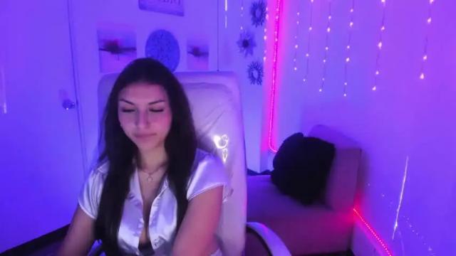 Image 7 of chloee_fox Stream on Chaturbate on 17 months ago