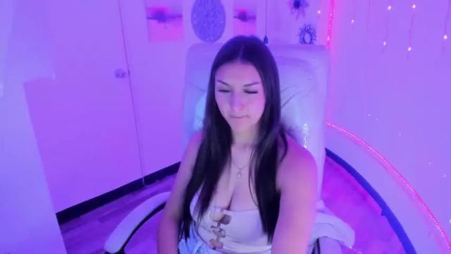Image 11 of chloee_fox Stream on Chaturbate on 17 months ago