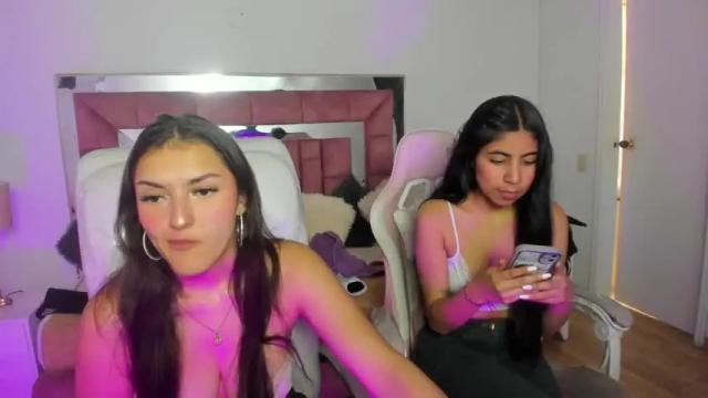 Image 2 of chloee_fox Stream on Chaturbate on 16 months ago