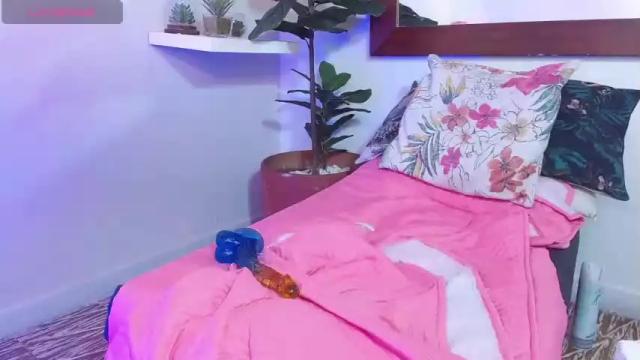 Image 11 of chloeeh24 Stream on Chaturbate on 23 months ago