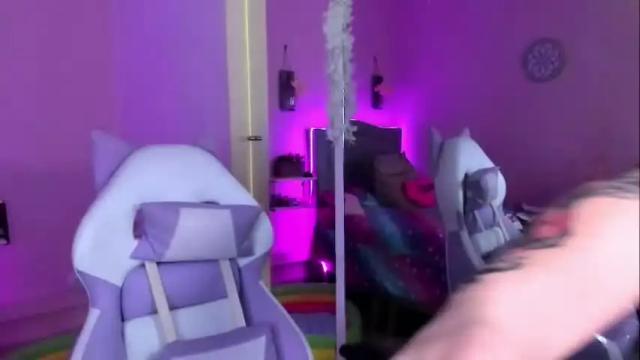 Image 3 of chloegardner_ Stream on Chaturbate on 13 months ago