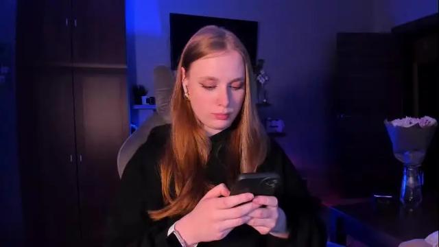Image 6 of chloegins Stream on Chaturbate on 9 days ago