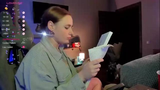 Image 8 of chloegins Stream on Chaturbate on 4 days ago