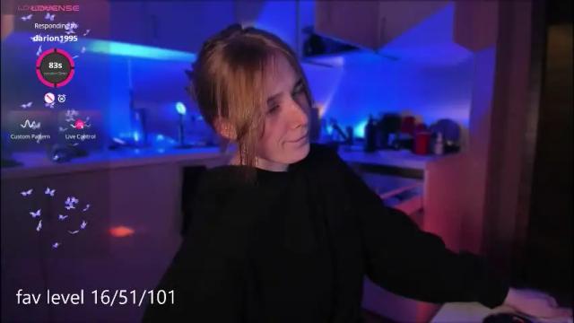 Image 3 of chloegins Stream on Chaturbate on 5 months ago