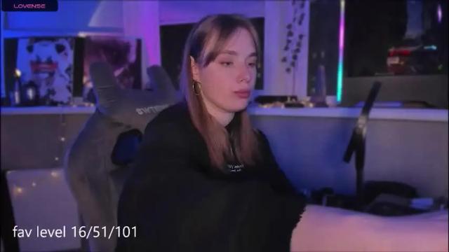 Image 4 of chloegins Stream on Chaturbate on 2 months ago