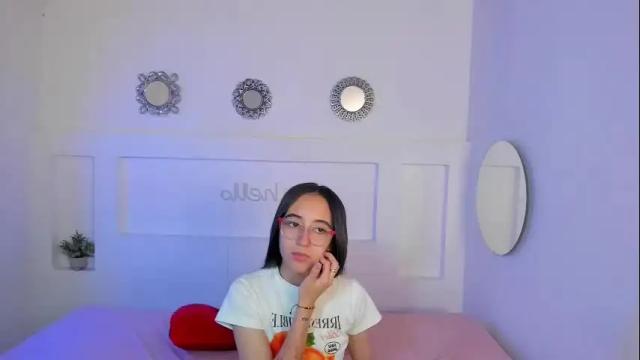 Image 3 of chloehil2 Stream on Chaturbate on 1 month ago