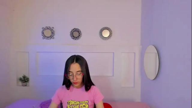 Image 3 of chloehil2 Stream on Chaturbate on 1 month ago