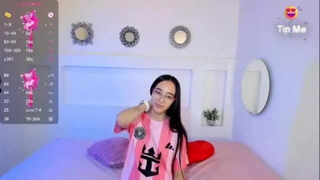 Image 3 of chloehil2 Stream on Chaturbate on 11 days ago