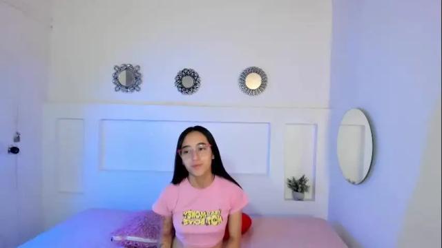 Image 4 of chloehil2 Stream on Chaturbate on 8 days ago