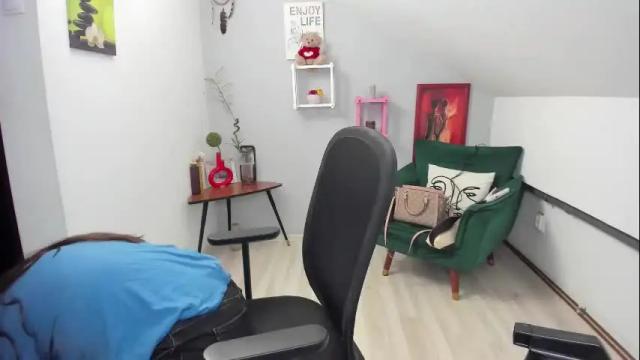 Image 12 of chloehottie Stream on Chaturbate on 1 month ago