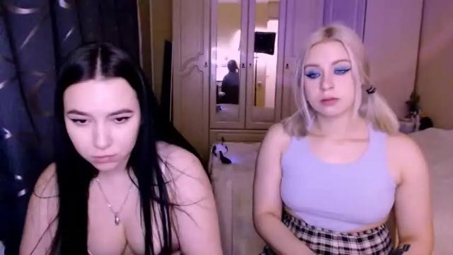Image 2 of chloejamez Stream on Chaturbate on 19 months ago