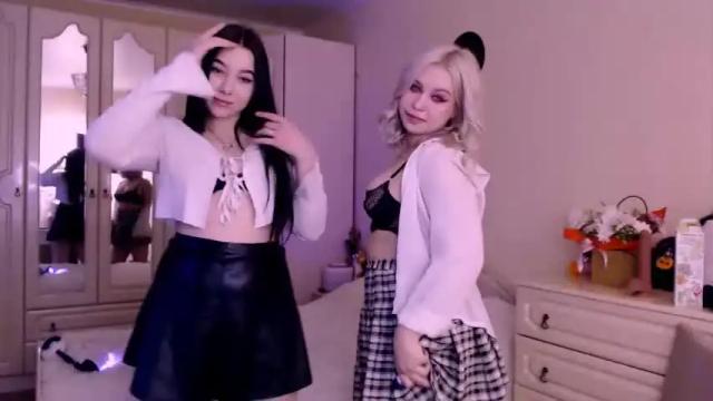 Image 7 of chloejamez Stream on Chaturbate on 19 months ago