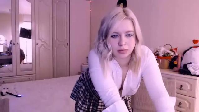 Image 2 of chloejamez Stream on Chaturbate on 19 months ago