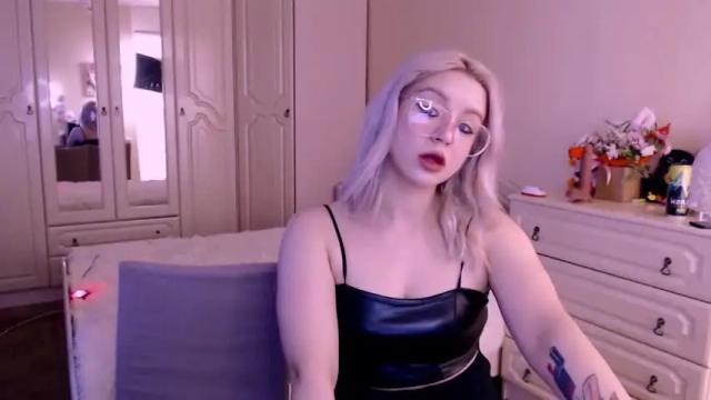 Thumbnail 1, chloejamez's Stream at Chaturbate, 19 months ago