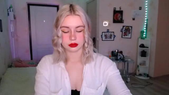 Image 4 of chloejamez Stream on Chaturbate on 19 months ago