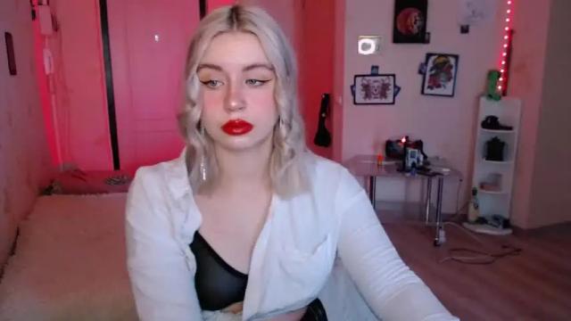 Image 7 of chloejamez Stream on Chaturbate on 19 months ago