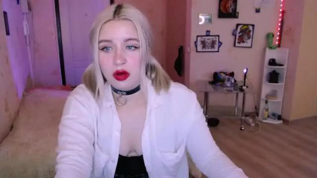 Image 4 of chloejamez Stream on Chaturbate on 19 months ago