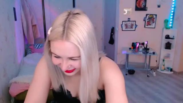 Image 4 of chloejamez Stream on Chaturbate on 19 months ago