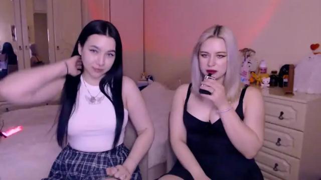 Image 12 of chloejamez Stream on Chaturbate on 18 months ago
