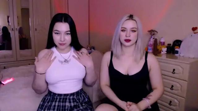 Image 4 of chloejamez Stream on Chaturbate on 18 months ago