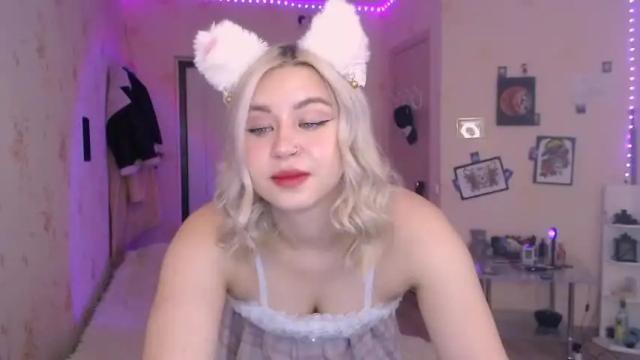 Image 10 of chloejamez Stream on Chaturbate on 18 months ago