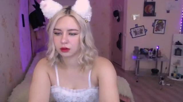 Image 11 of chloejamez Stream on Chaturbate on 18 months ago
