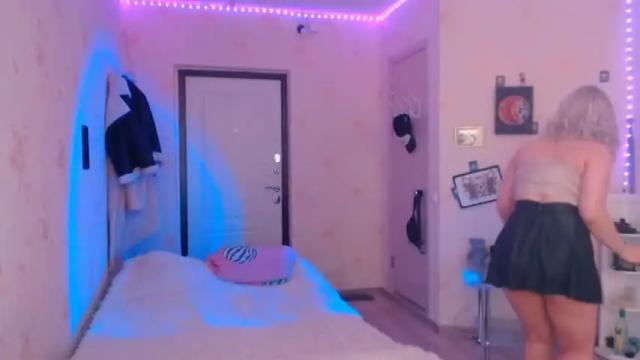Image 3 of chloejamez Stream on Chaturbate on 18 months ago