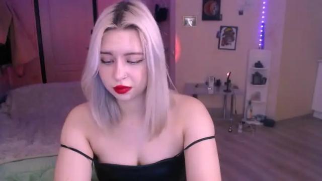 Image 12 of chloejamez Stream on Chaturbate on 18 months ago
