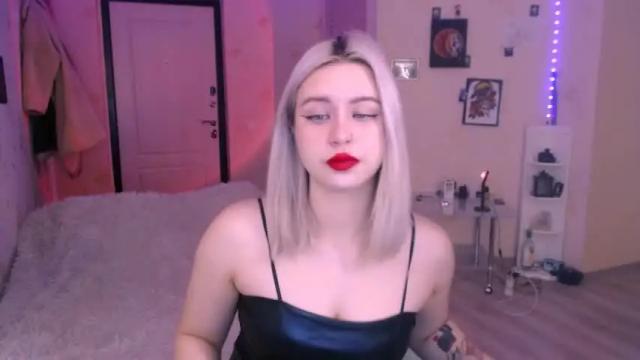 Image 2 of chloejamez Stream on Chaturbate on 18 months ago