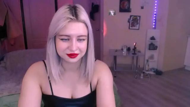 Image 6 of chloejamez Stream on Chaturbate on 18 months ago