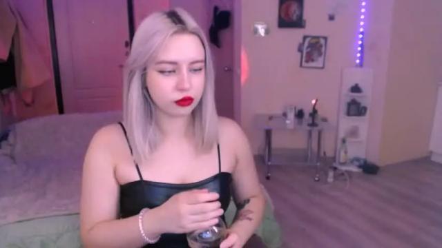 Image 7 of chloejamez Stream on Chaturbate on 18 months ago