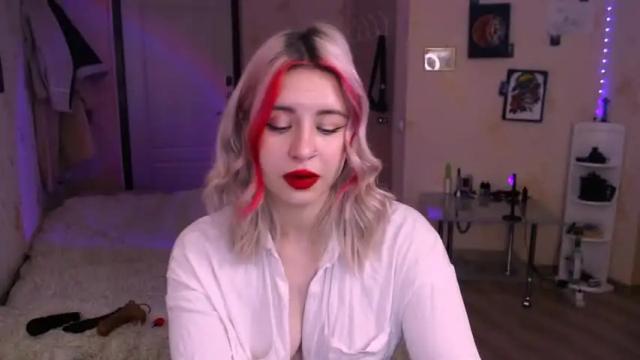 Image 7 of chloejamez Stream on Chaturbate on 18 months ago