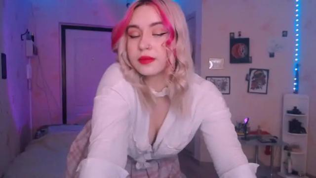Image 2 of chloejamez Stream on Chaturbate on 17 months ago