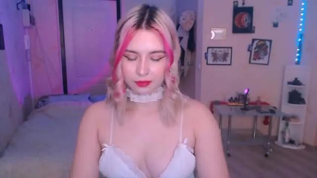 Image 7 of chloejamez Stream on Chaturbate on 17 months ago