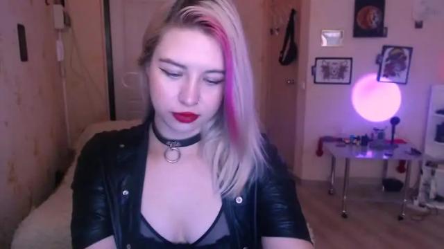 Image 12 of chloejamez Stream on Chaturbate on 17 months ago