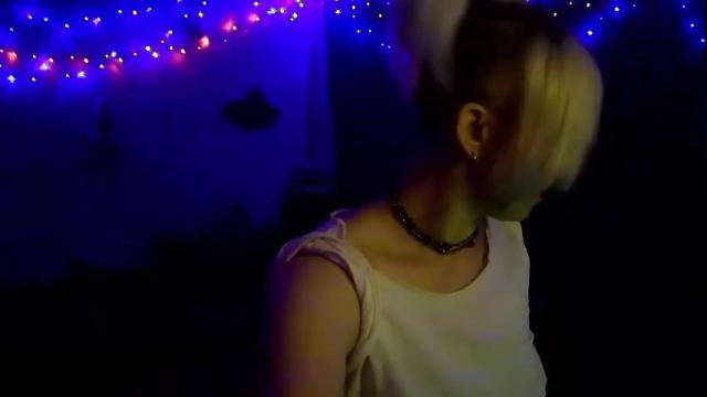 Image 11 of chloekissxo Stream on Chaturbate on 2 months ago