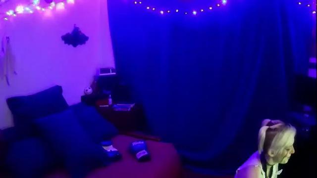 Image 11 of chloekissxo Stream on Chaturbate on 2 months ago