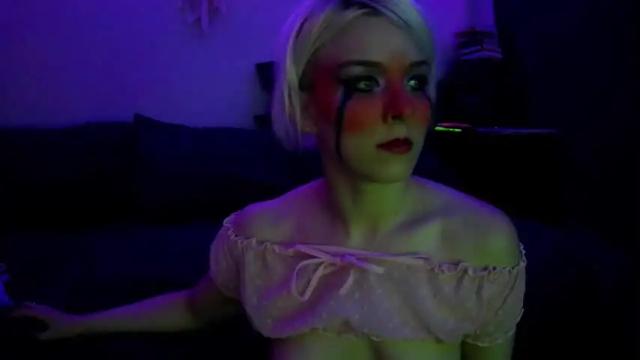 Image 2 of chloekissxo Stream on Chaturbate on 27 days ago